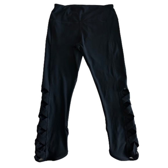 VOGO Athletica Women's Medium Black Capri Athletic Workout Leggings Pants - Picture 1 of 13